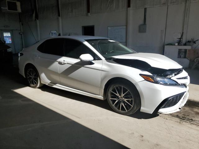 4T1T11BK8RU108673 - 2024 TOYOTA CAMRY SE NIGHT SHADE WHITE photo 4