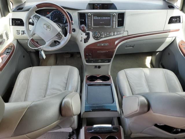 5TDYK3DC8BS019334 - 2011 TOYOTA SIENNA XLE ნაცრისფერი ფოტო 8