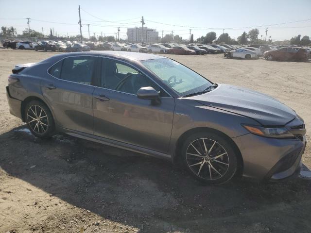 4T1G31AK0MU565015 - 2021 TOYOTA CAMRY SE GRAY photo 4