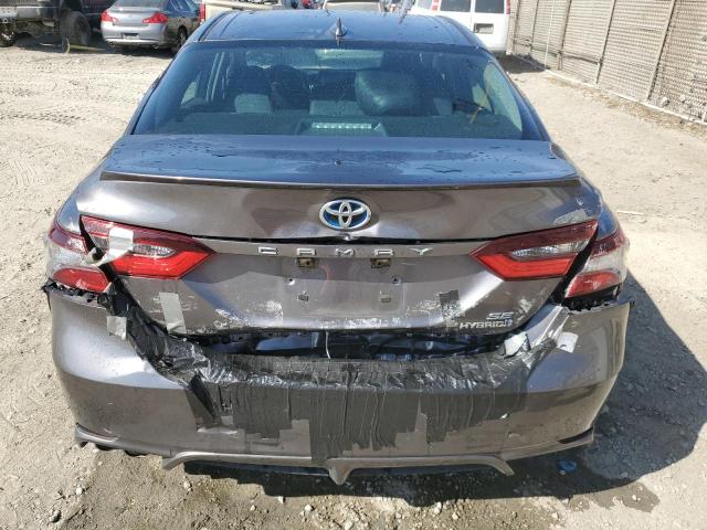 4T1G31AK0MU565015 - 2021 TOYOTA CAMRY SE GRAY photo 6