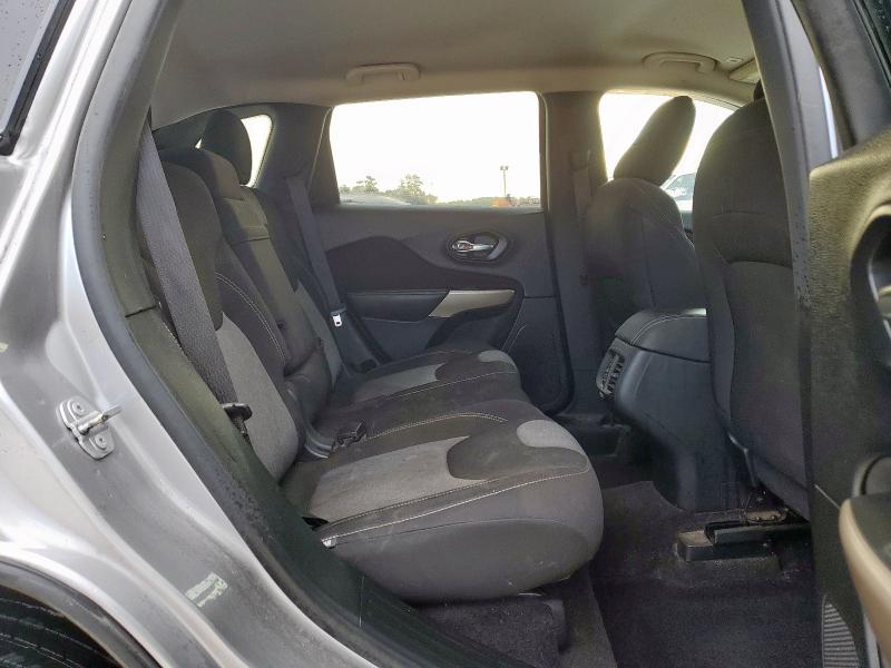 1C4PJLCB5JD574405 - 2018 JEEP CHEROKEE LATITUDE 银色 照片 11