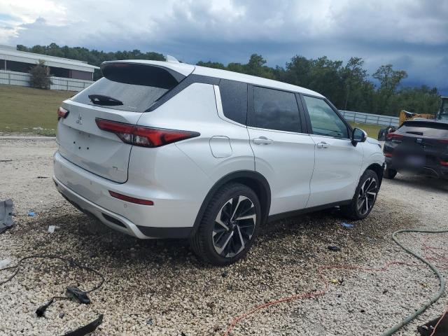 JA4J4VA8XRZ032077 - 2024 MITSUBISHI OUTLANDER SE WHITE photo 3