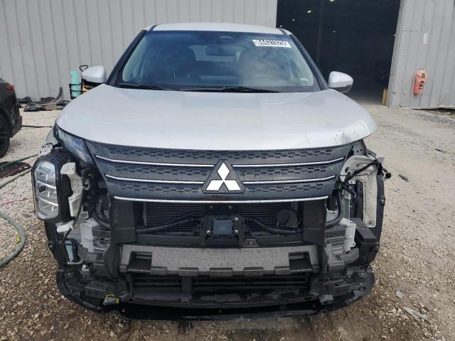 JA4J4VA8XRZ032077 - 2024 MITSUBISHI OUTLANDER SE WHITE photo 5