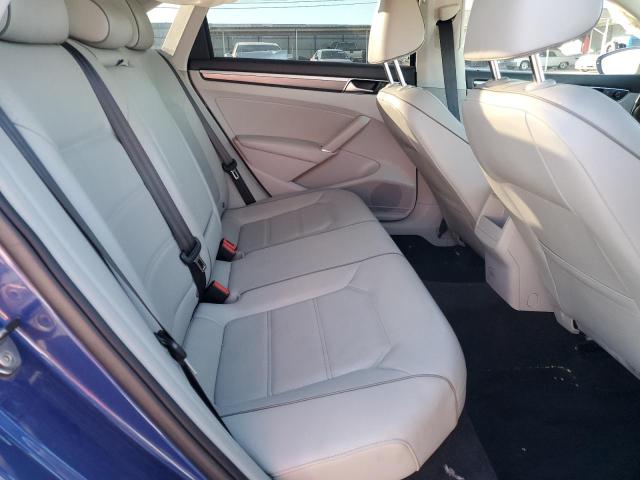 1VWDT7A38HC022863 - 2017 VOLKSWAGEN PASSAT R-LINE Blau Foto 10