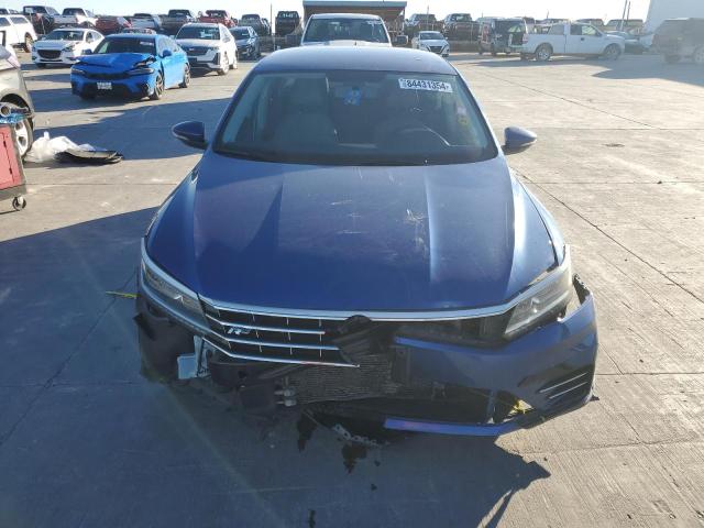 1VWDT7A38HC022863 - 2017 VOLKSWAGEN PASSAT R-LINE Blau Foto 5