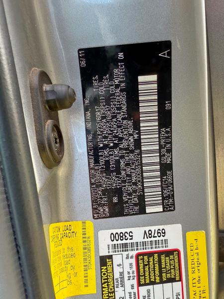 5TDKK3DC6BS153216 - 2011 TOYOTA SIENNA LE SILVER photo 10