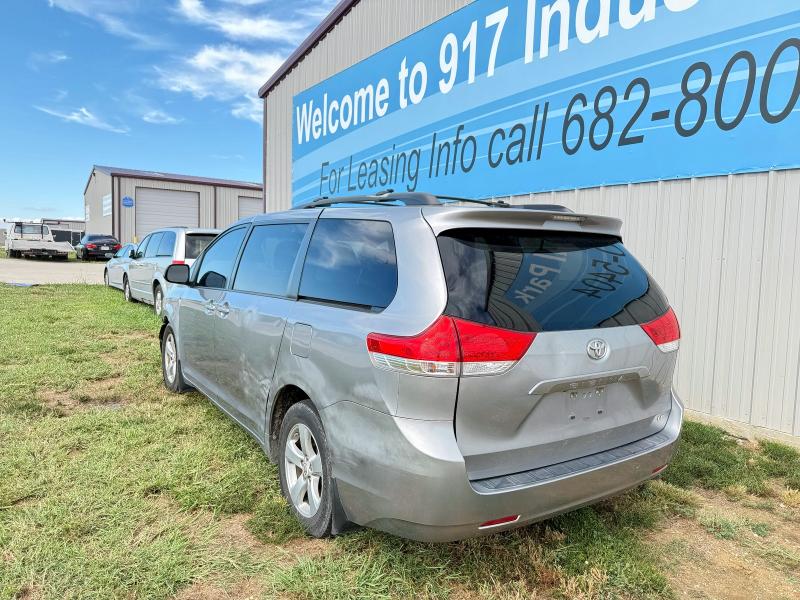 5TDKK3DC6BS153216 - 2011 TOYOTA SIENNA LE SILVER photo 3