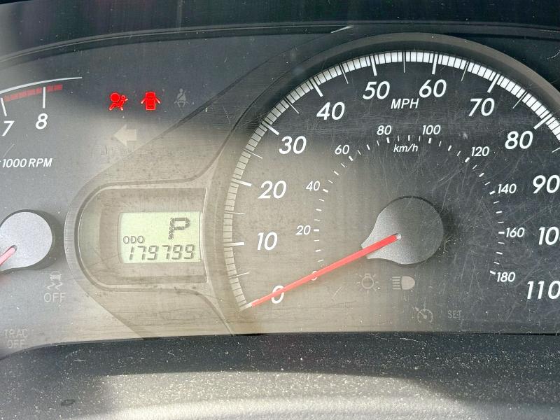 5TDKK3DC6BS153216 - 2011 TOYOTA SIENNA LE SILVER photo 8