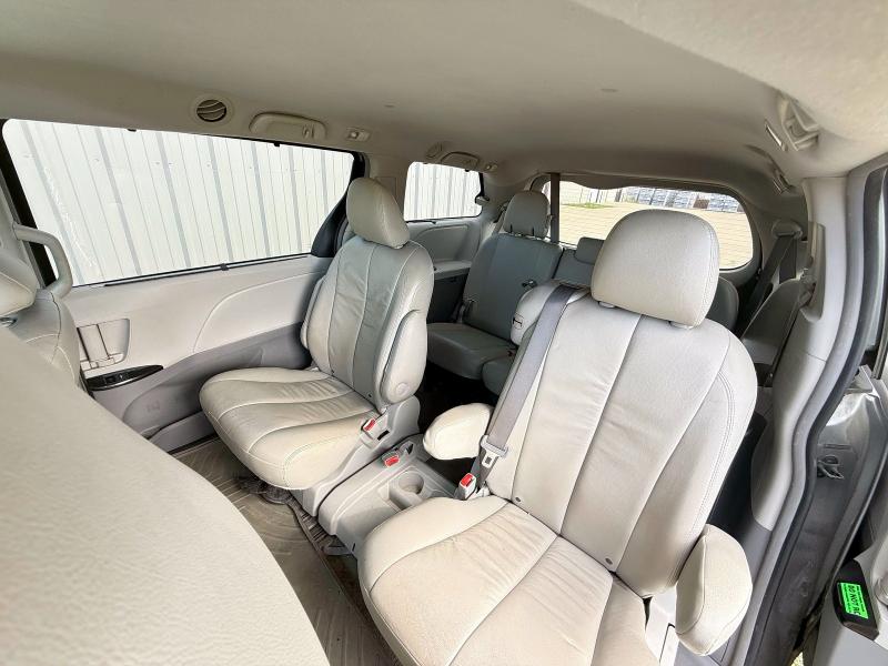 5TDKK3DC6BS153216 - 2011 TOYOTA SIENNA LE SILVER photo 9