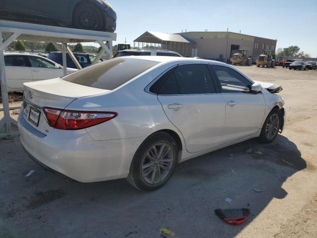 4T1BF1FK8GU251790 - 2016 TOYOTA CAMRY LE 白色 照片 3