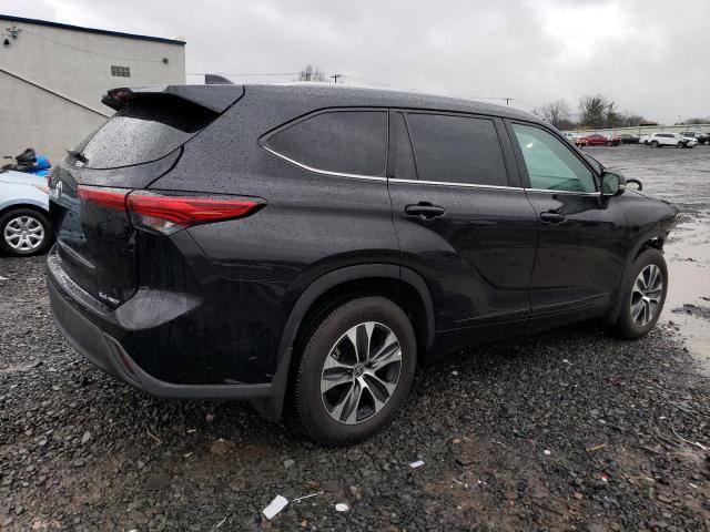 5TDGZRBH2NS587253 - 2022 TOYOTA HIGHLANDER XLE BLACK photo 3