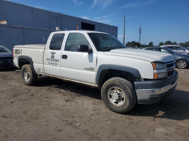1GCHK29D66E279822 - 2006 CHEVROLET SILVERADO K2500 HEAVY DUTY WHITE photo 4