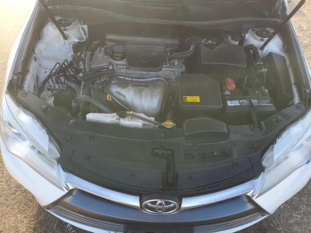 4T4BF1FK7FR464735 - 2015 TOYOTA CAMRY LE WHITE photo 11