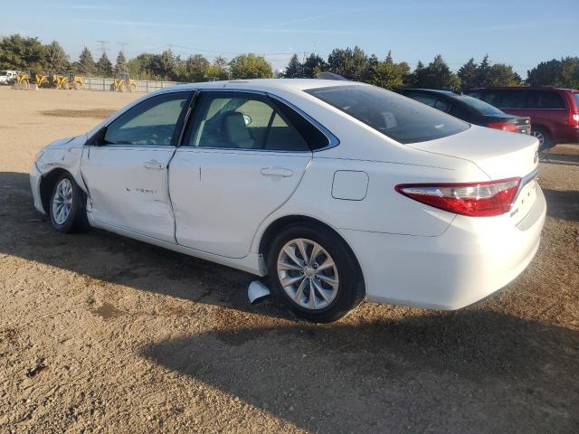 4T4BF1FK7FR464735 - 2015 TOYOTA CAMRY LE WHITE photo 2