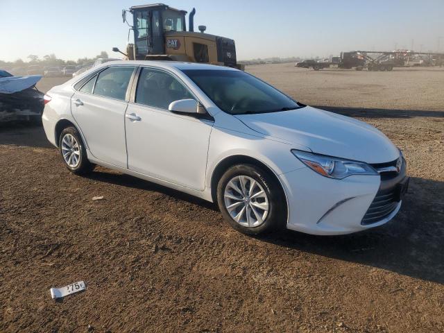 4T4BF1FK7FR464735 - 2015 TOYOTA CAMRY LE WHITE photo 4