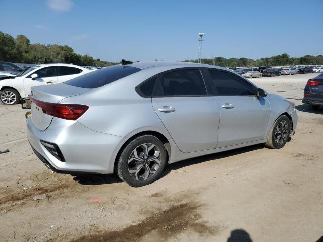 3KPF24AD2ME293765 - 2021 KIA FORTE FE SILVER photo 3