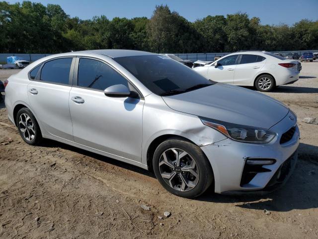 3KPF24AD2ME293765 - 2021 KIA FORTE FE SILVER photo 4