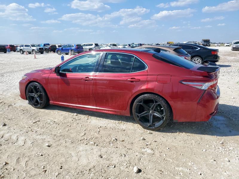 4T1BZ1HK7JU500768 - 2018 TOYOTA CAMRY XSE მუქწითელი ფოტო 2