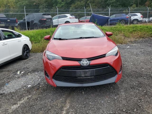 2T1BURHE5JC022732 - 2018 TOYOTA COROLLA L Rot Foto 5