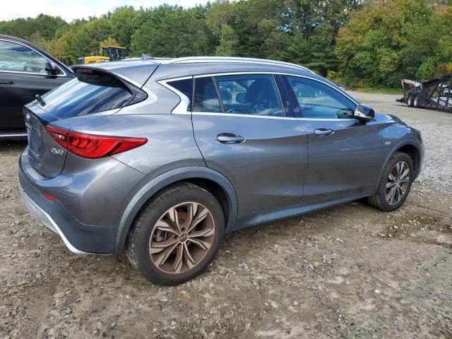 SJKCH5CR8JA052191 - 2018 INFINITI QX30 BASE فضي صورة 3