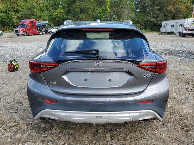 SJKCH5CR8JA052191 - 2018 INFINITI QX30 BASE فضي صورة 6