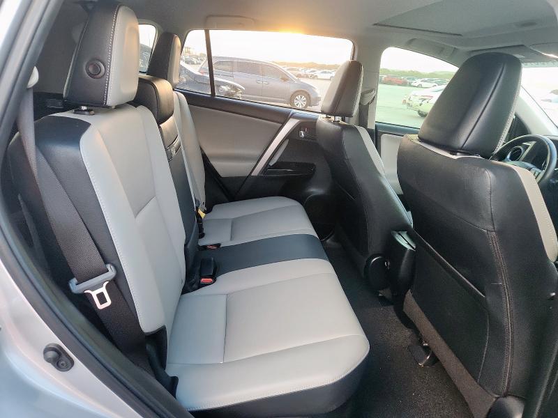 JTMDJREV3HD101996 - 2017 TOYOTA RAV4 LIMITED 银色 照片 11