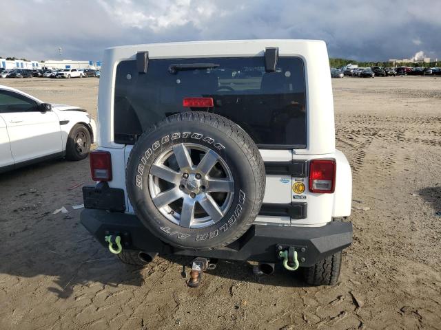 1C4HJWEG6CL205981 - 2012 JEEP WRANGLER U SAHARA WHITE photo 6