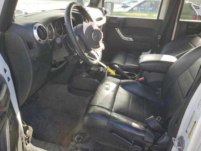 1C4HJWEG6CL205981 - 2012 JEEP WRANGLER U SAHARA WHITE photo 7