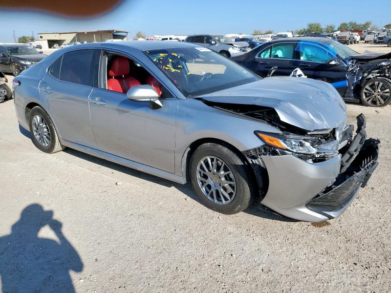 4T1B11HK7KU198651 - 2019 TOYOTA CAMRY L SILVER photo 4