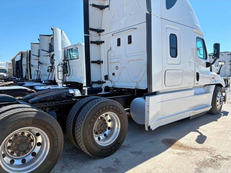 1FUJGLDR1HLJB2749 - 2017 FREIGHTLINER CASCADIA 1 Blanco foto 4