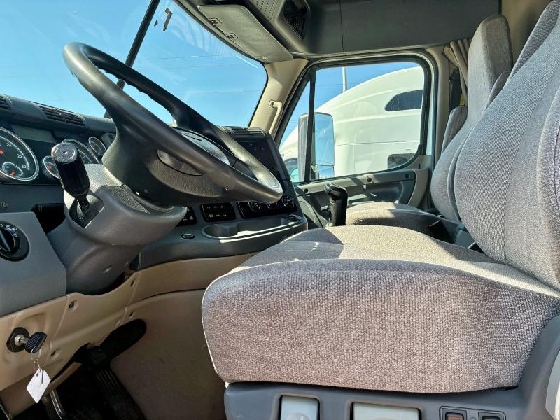 1FUJGLDR1HLJB2749 - 2017 FREIGHTLINER CASCADIA 1 Blanco foto 5