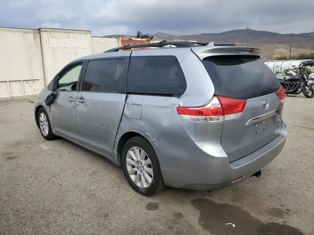 5TDDK3DC4CS040195 - 2012 TOYOTA SIENNA XLE SILVER photo 2