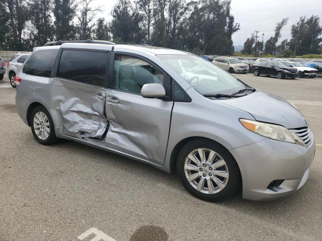 5TDDK3DC4CS040195 - 2012 TOYOTA SIENNA XLE SILVER photo 4