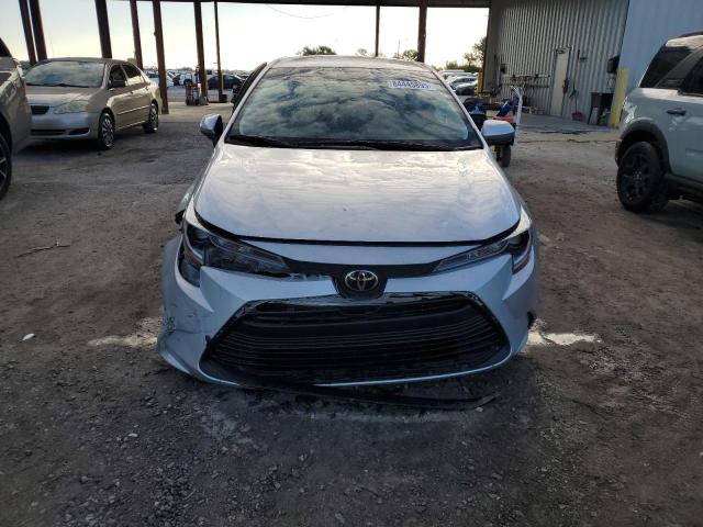 5YFB4MDE2SP320357 - 2025 TOYOTA COROLLA LE Сріблястий фото 5