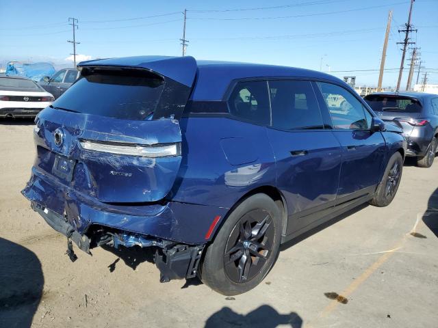 WB523CF02RCP98985 - 2024 BMW IX XDRIVE50 أزرق صورة 3