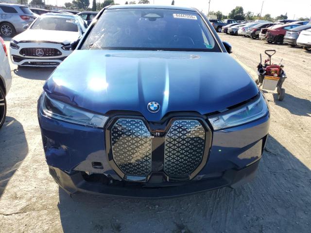 WB523CF02RCP98985 - 2024 BMW IX XDRIVE50 أزرق صورة 5