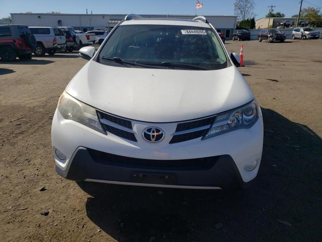 2T3RFREVXEW174949 - 2014 TOYOTA RAV4 XLE WHITE photo 5