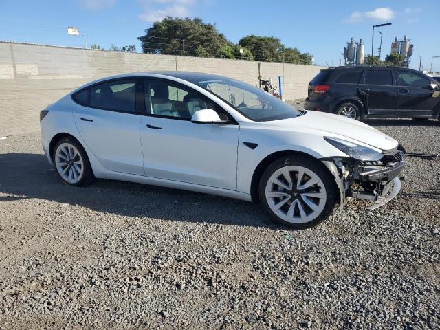 5YJ3E1EB7MF064753 - 2021 TESLA MODEL 3 Білий фото 4