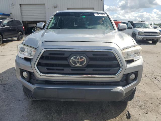 3TMCZ5AN0KM198301 - 2019 TOYOTA TACOMA DOUBLE CAB ვერცხლისფერი ფოტო 5