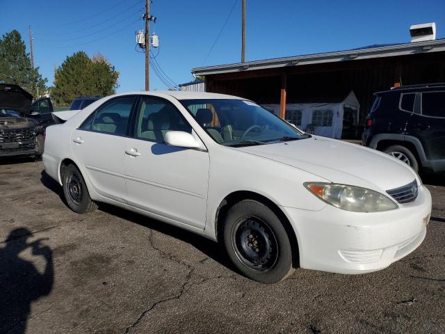 4T1BE32K25U022216 - 2005 TOYOTA CAMRY LE WHITE photo 4