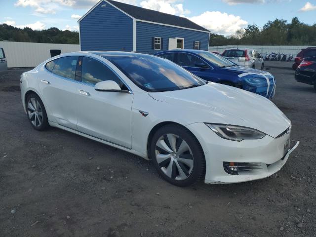 5YJSA1E23LF385257 - 2020 TESLA MODEL S WHITE photo 4