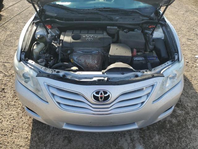 4T1BF3EK4AU042552 - 2010 TOYOTA CAMRY BASE SILVER photo 11