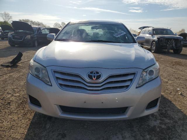 4T1BF3EK4AU042552 - 2010 TOYOTA CAMRY BASE SILVER photo 5