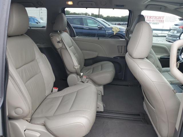 5TDYK3DC2FS677219 - 2015 TOYOTA SIENNA XLE WHITE photo 11