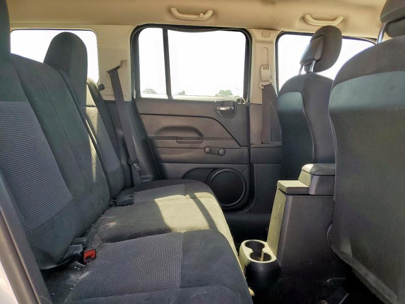 1C4NJPBA2FD400015 - 2015 JEEP PATRIOT SPORT WHITE photo 11