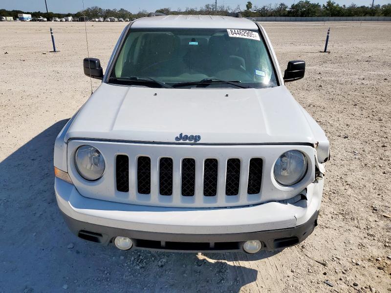 1C4NJPBA2FD400015 - 2015 JEEP PATRIOT SPORT WHITE photo 5