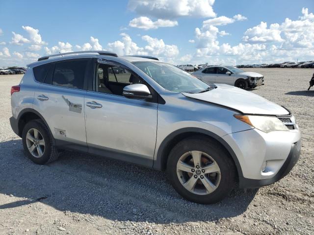 2T3WFREVXFW186684 - 2015 TOYOTA RAV4 XLE SILVER photo 4