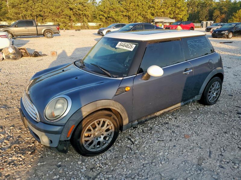 2010 MINI COOPER, 