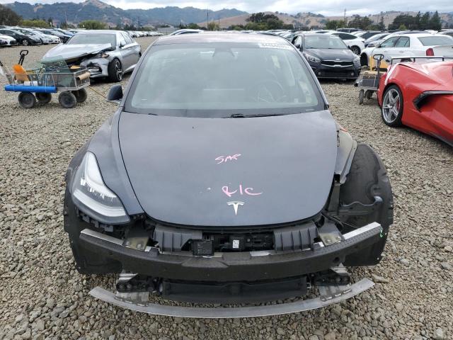 5YJ3E1EA3JF158437 - 2018 TESLA MODEL 3 GRAY photo 5