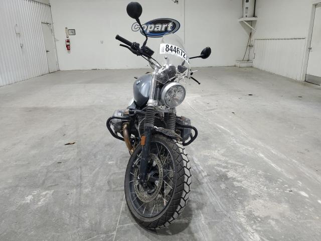 WB10J3300KZ794987 - 2019 BMW R NINE T SCRAMBLER GRAY photo 2